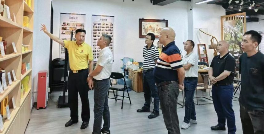 广宁县江屯镇招商考察组到访云鼎,共推茶产业深度合作