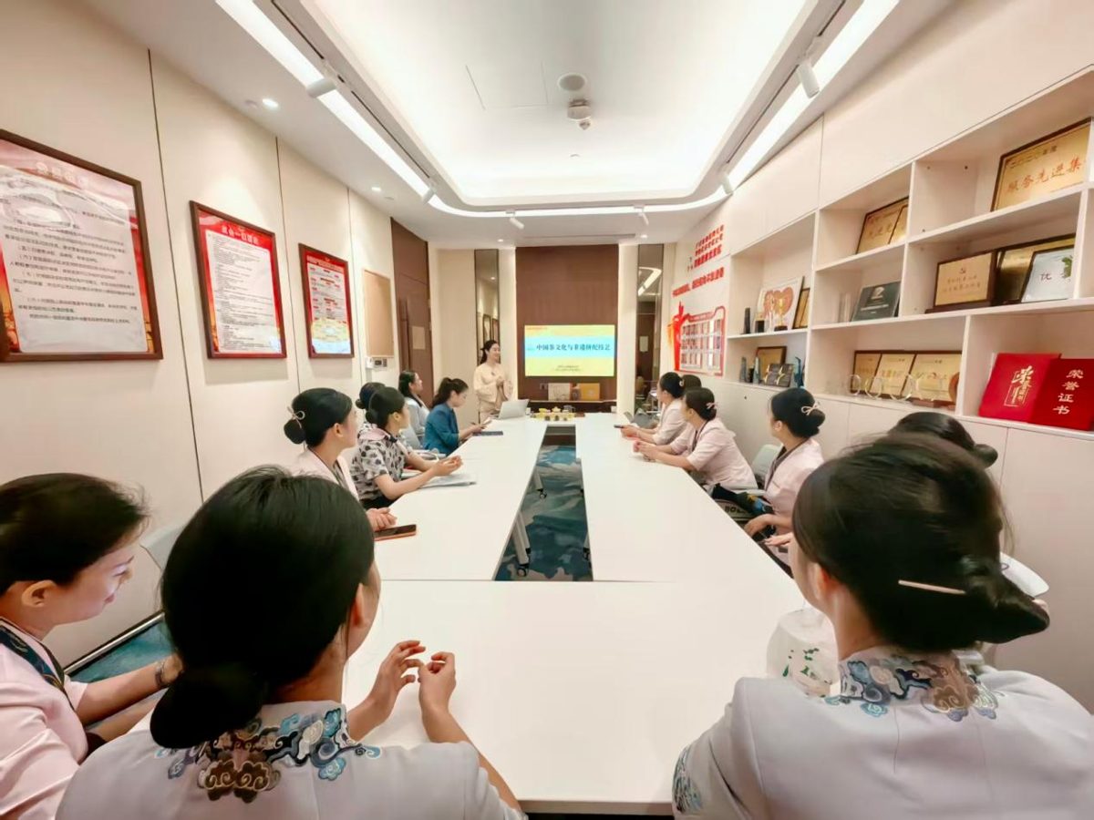 云鼎公司受邀为广州白云国际机场高端客户服务人员进行茶文化和茶艺培训
